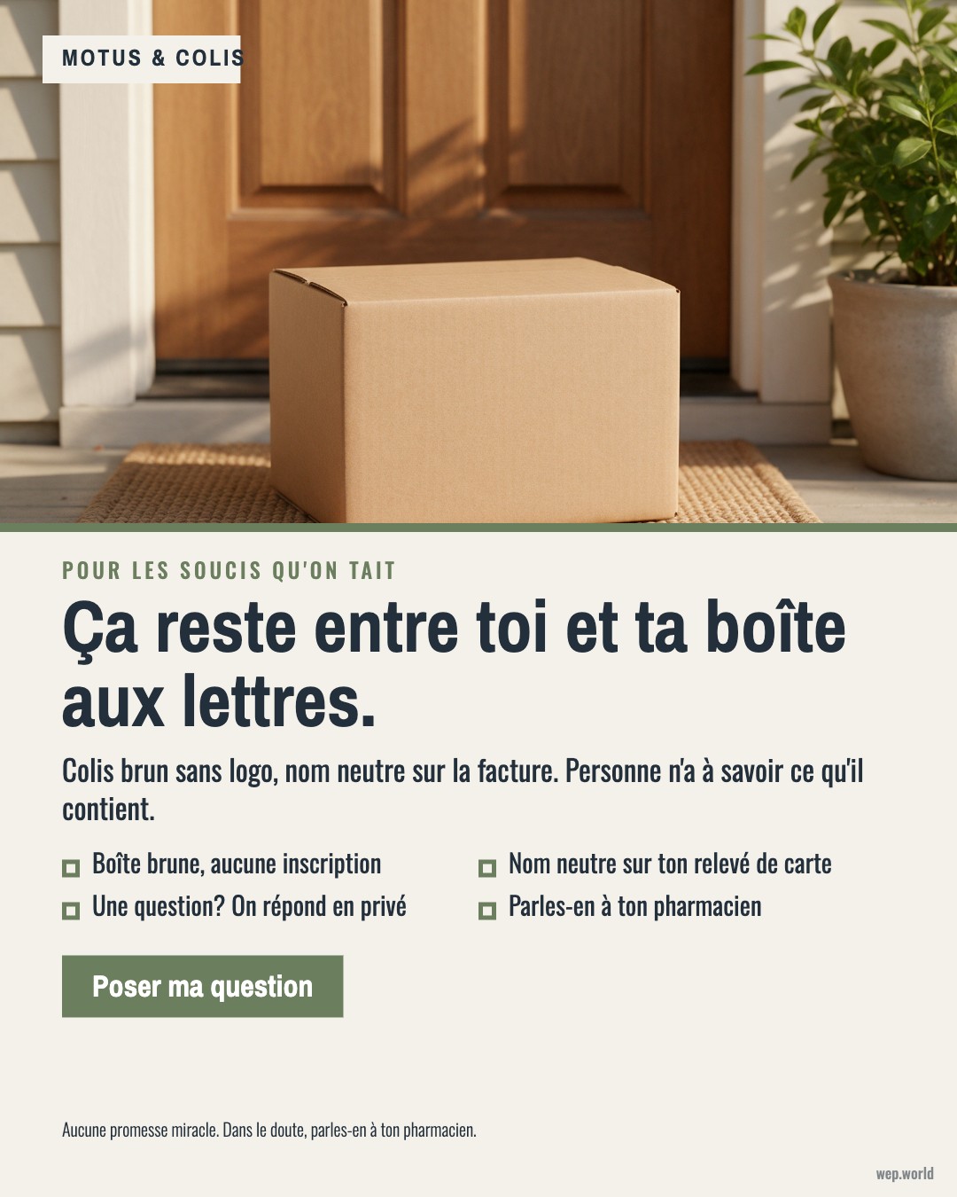 La même publicité fictive, réparée (Motus & Colis, marque inventée) : « Ça reste entre toi et ta boîte aux lettres. » Une petite boîte de carton brun sans aucune inscription, posée sur un paillasson devant une porte d'entrée, dans la lumière du matin.